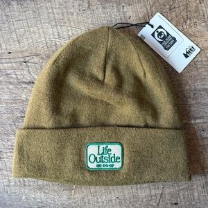 REI Unisex “Life Outside” Trailmade Cuff Beanie in Olive Green